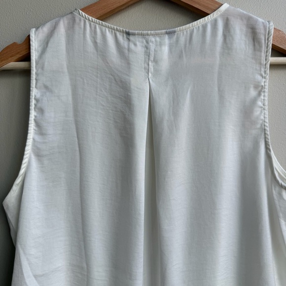 Banana Republic Cream V-Neck Tank Top - Picture 8 of 9